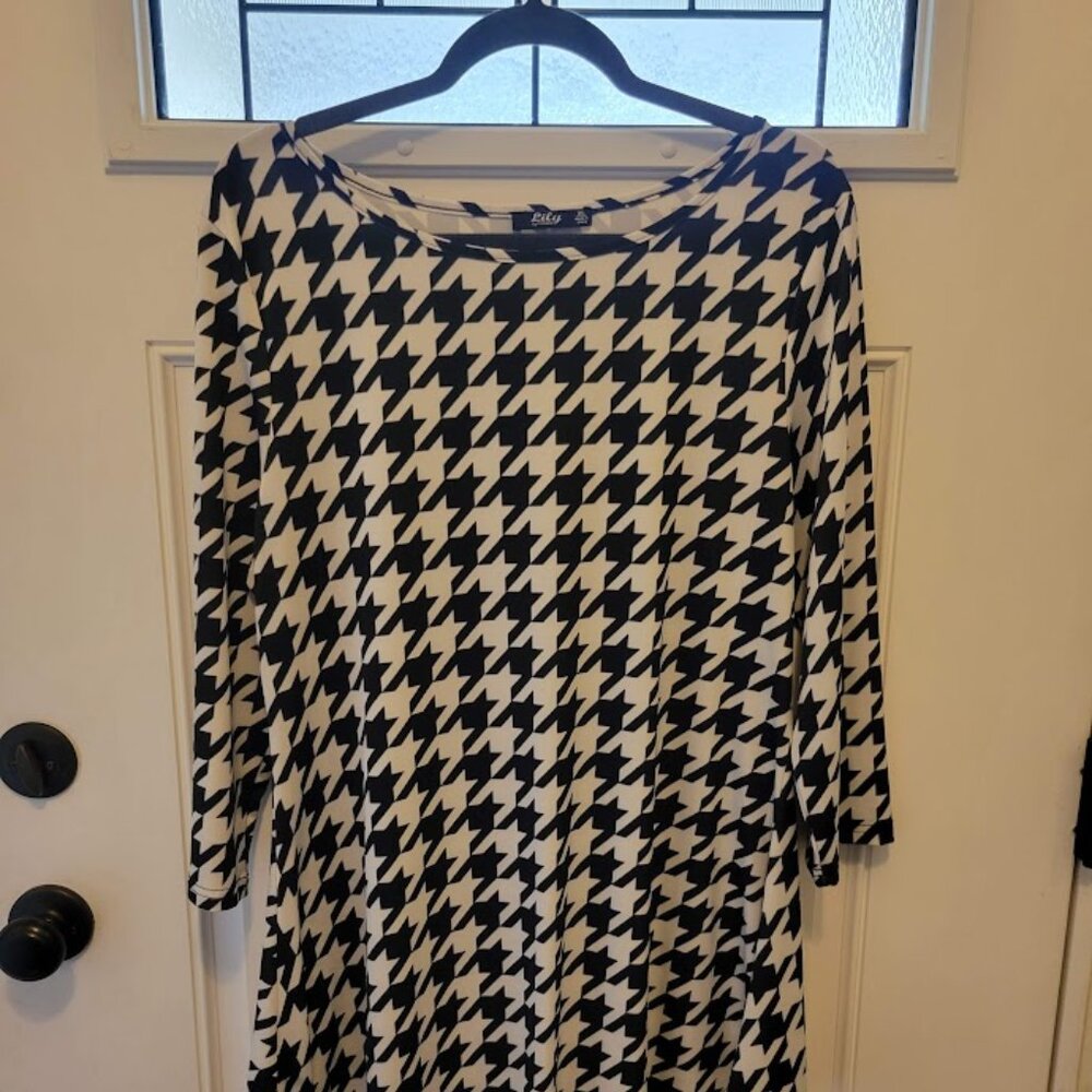 EUC Black and White Houndstooth Tunic by Lily by Firmiana